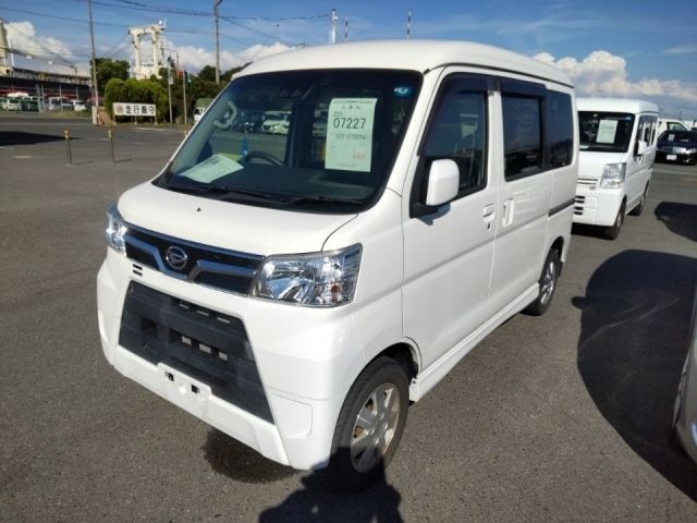 7227 Daihatsu Atrai wagon S321Gｶｲ 2018 г. (LUM Kobe Nyusatsu)